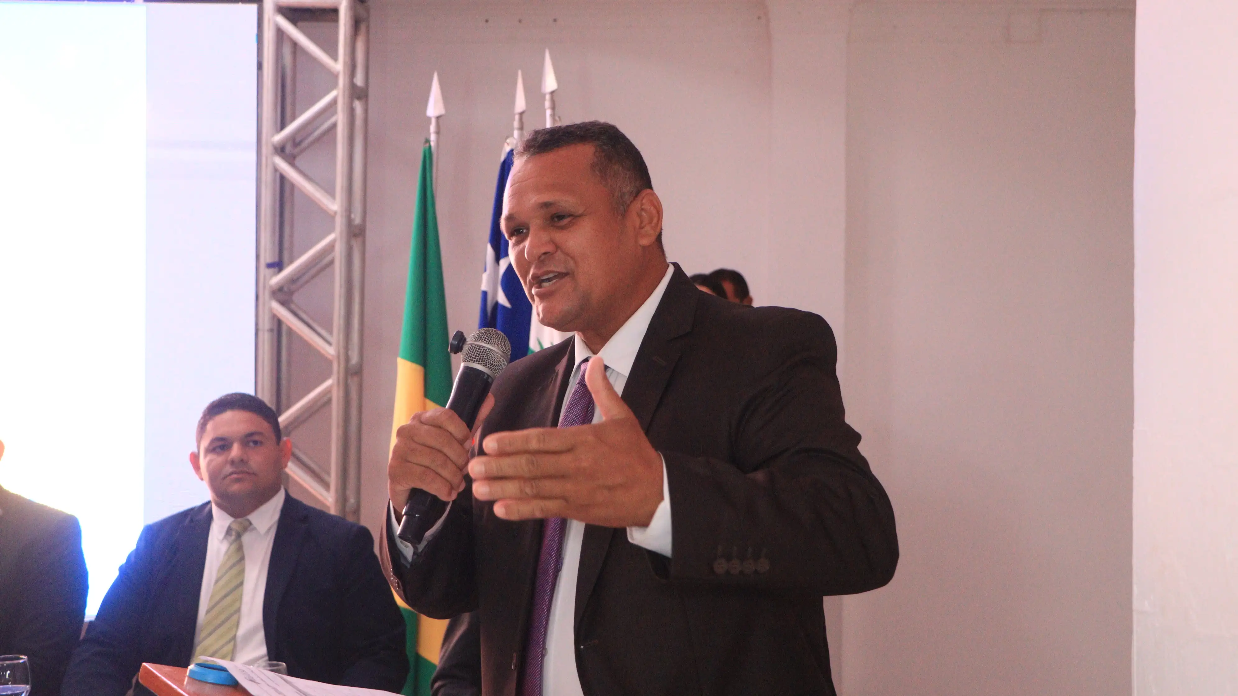 Foto 1 – Câmara de Raposa realiza Sessão Solene e homenageia personalidades com Títulos de Cidadão Raposense e Medalha Antônio Pu
